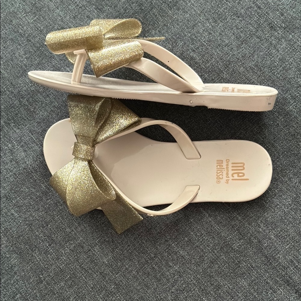Mel Dreamed by Melissa Gold Bow and Cream Sandals Sz 11 - Picture 4 of 4